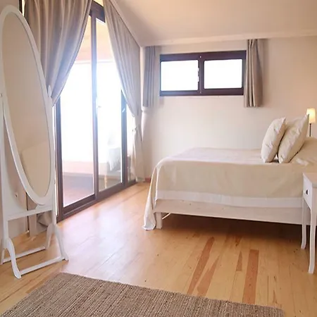 Yacht Club Hotel 4*